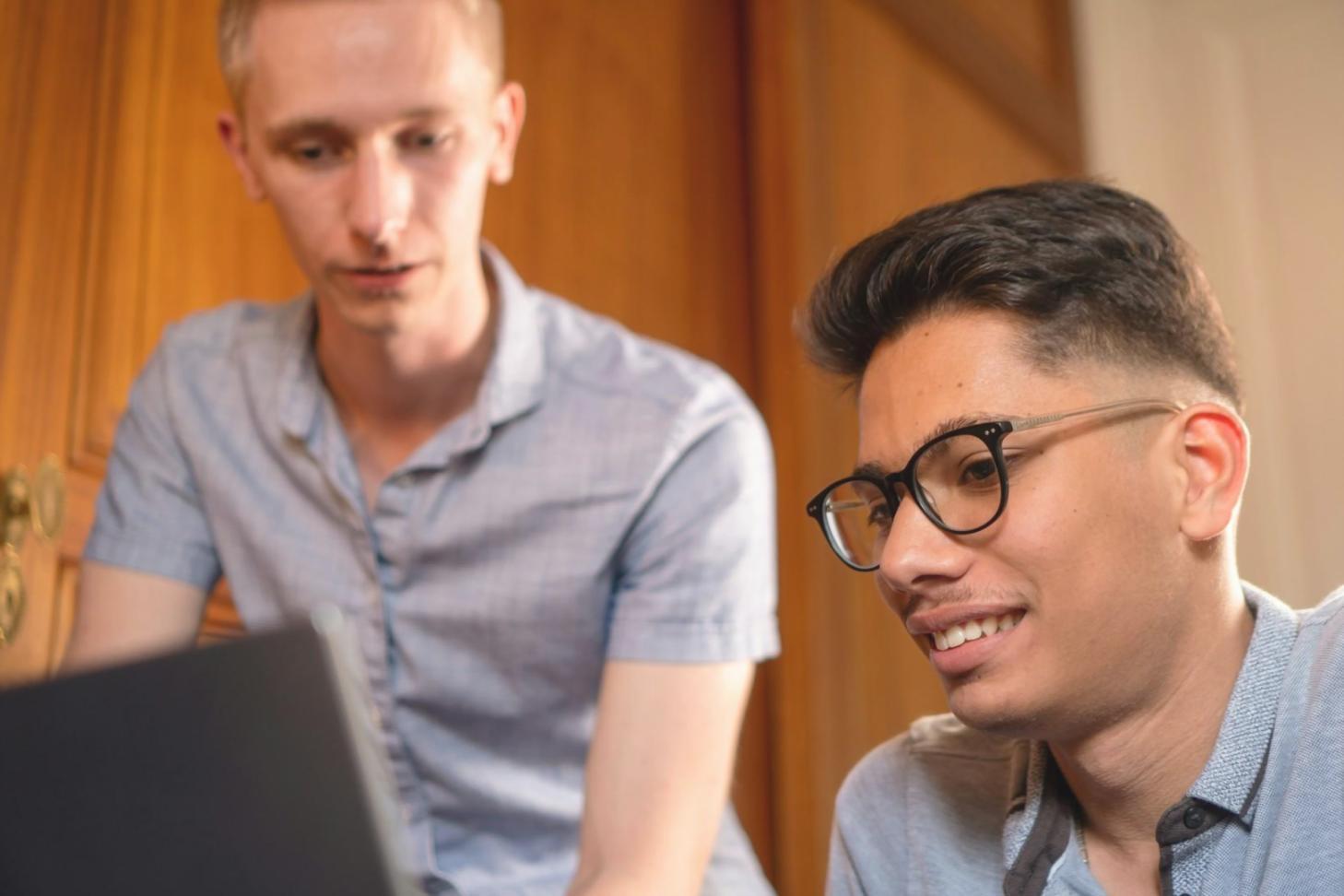 Planificación financiera con gráficos y análisis de presupuesto